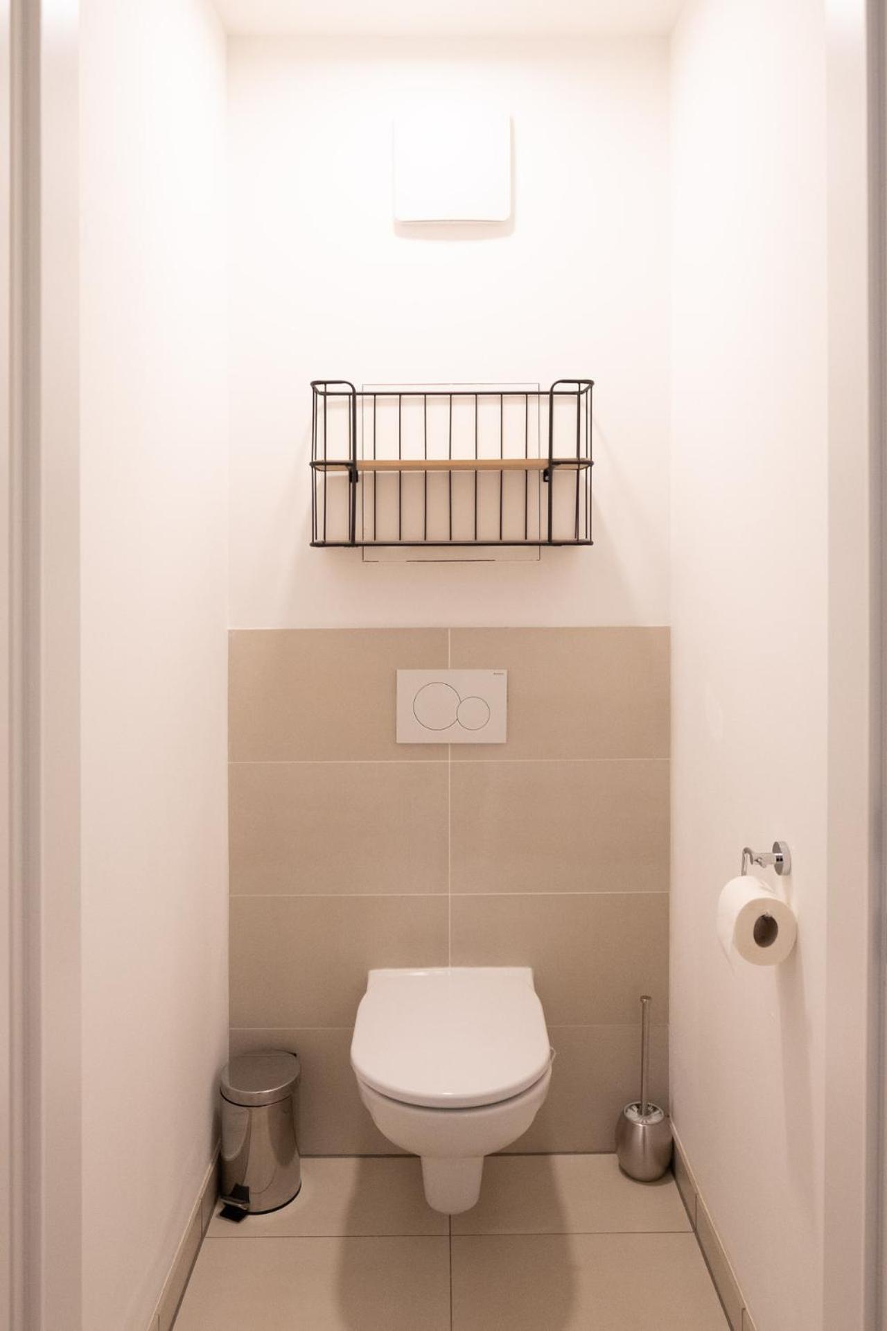 וינה Modern Apartment W/ Cozy Balcony Near City Center מראה חיצוני תמונה