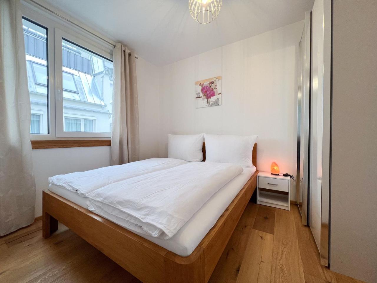 וינה Modern Apartment W/ Cozy Balcony Near City Center מראה חיצוני תמונה