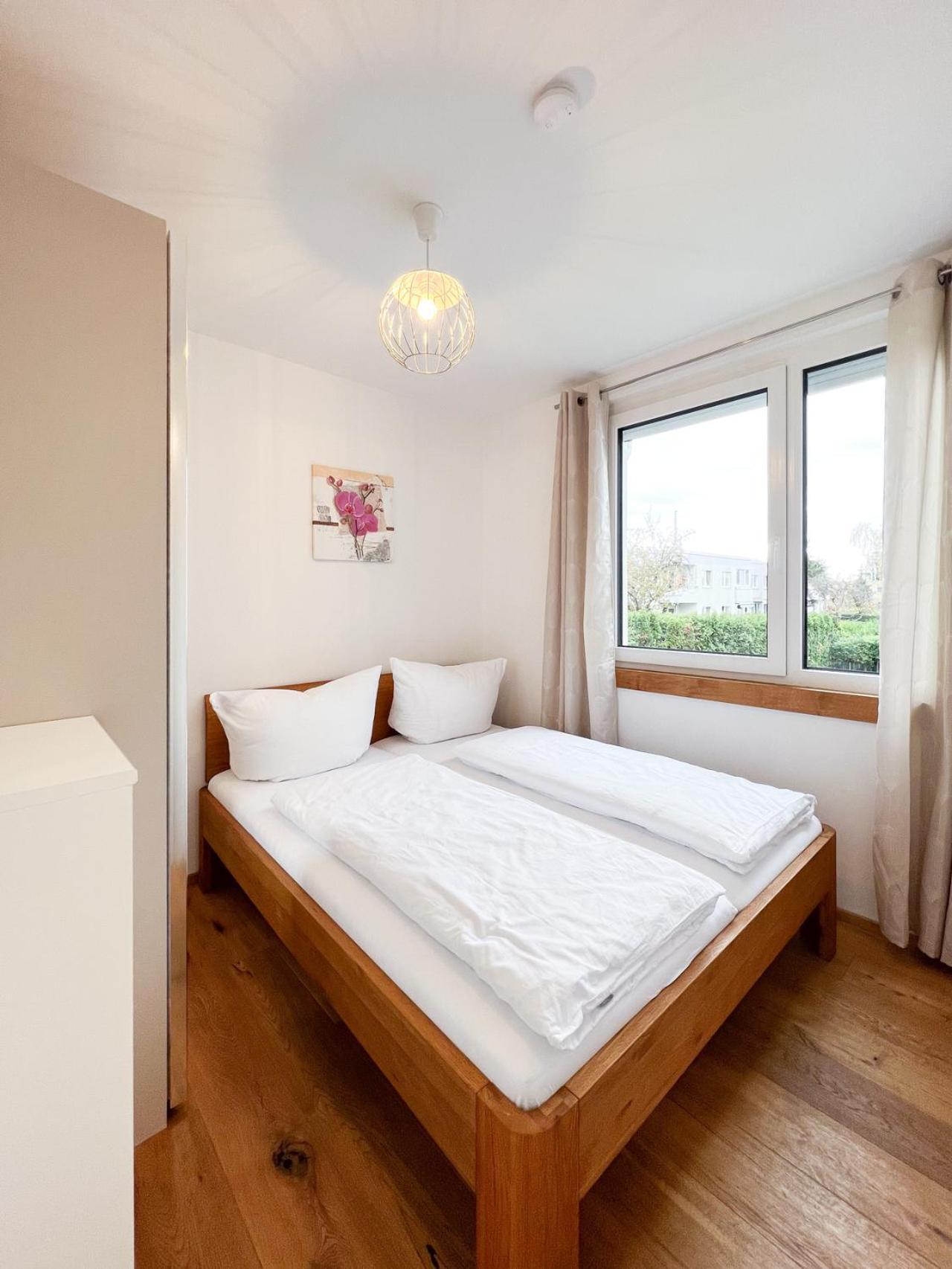 וינה Modern Apartment W/ Cozy Balcony Near City Center מראה חיצוני תמונה