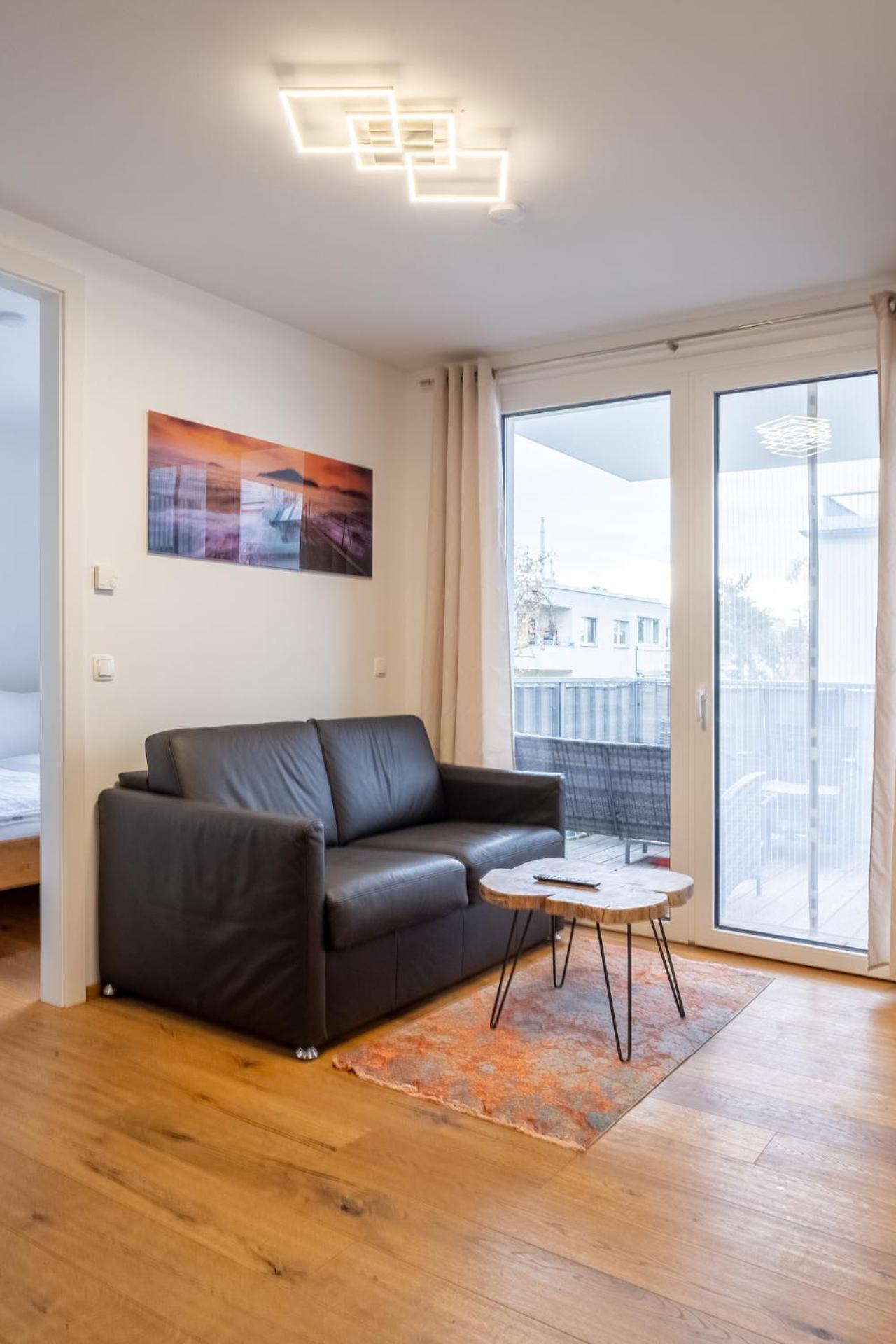 וינה Modern Apartment W/ Cozy Balcony Near City Center מראה חיצוני תמונה
